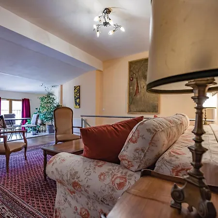 Sundrenched Relais De Poste In Apartamento *