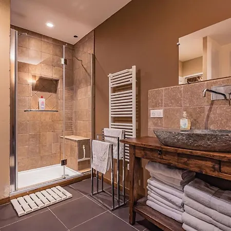 Sundrenched Relais De Poste In * Serdinya