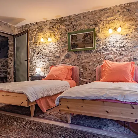 Sundrenched Relais De Poste In Apartamento