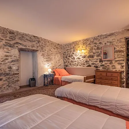 Sundrenched Relais De Poste In Apartamento