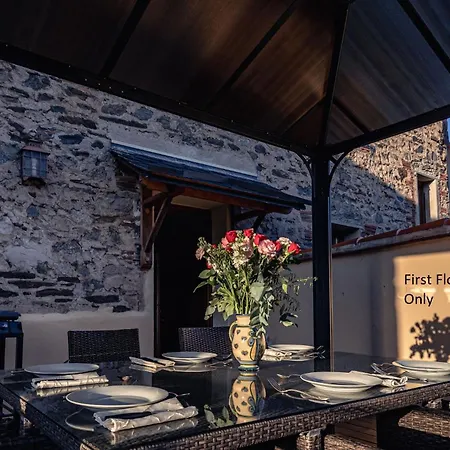 Sundrenched Relais De Poste In