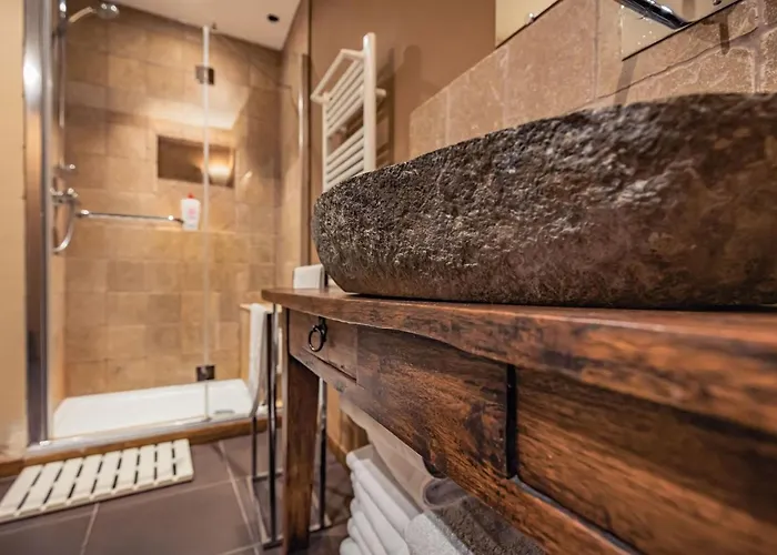 Apartament Sundrenched Relais De Poste In *