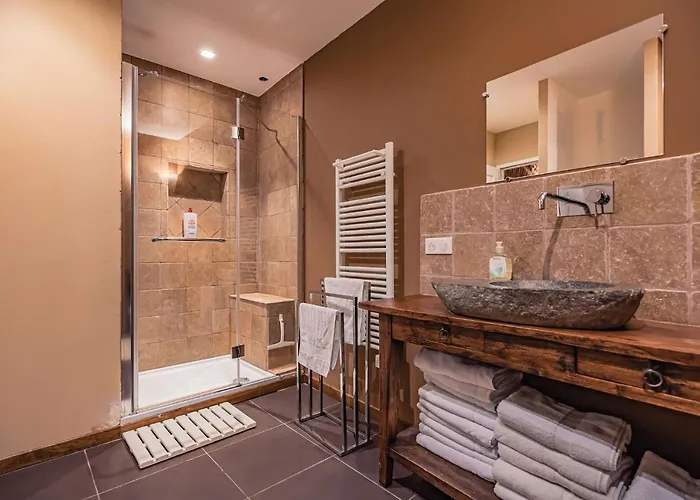 Sundrenched Relais De Poste In * Serdinya