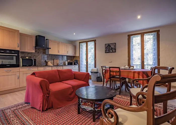 Sundrenched Relais De Poste In Apartament Serdinya