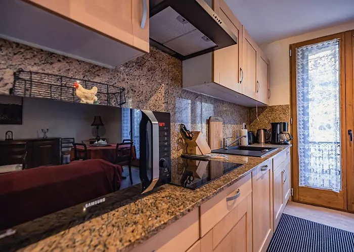 Apartament Sundrenched Relais De Poste In *