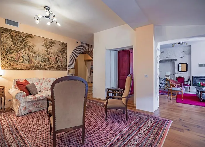 Sundrenched Relais De Poste In Apartament Serdinya