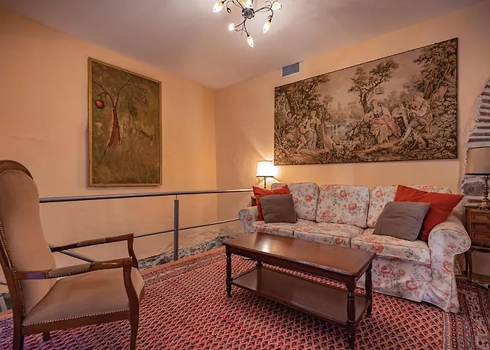 Sundrenched Relais De Poste In Apartament Serdinya