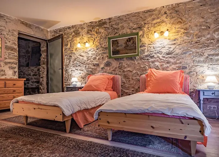 Sundrenched Relais De Poste In Apartament